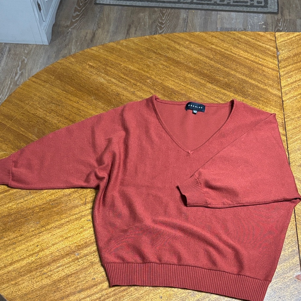 Premise Rust V-Neck Dolman 3 quarter sleeve Sweater. XS/TP